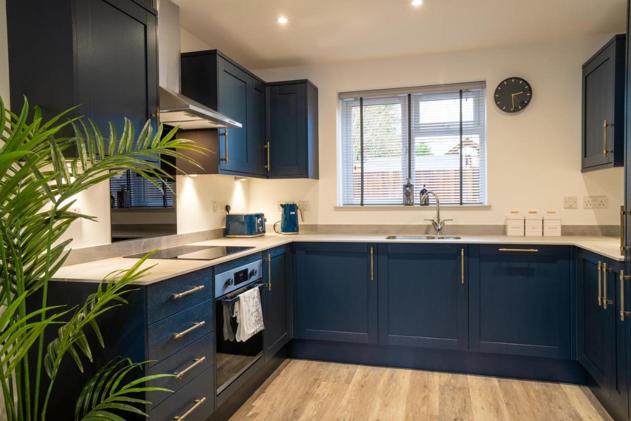Mill Road Ground Floor * Crawley (West Sussex)